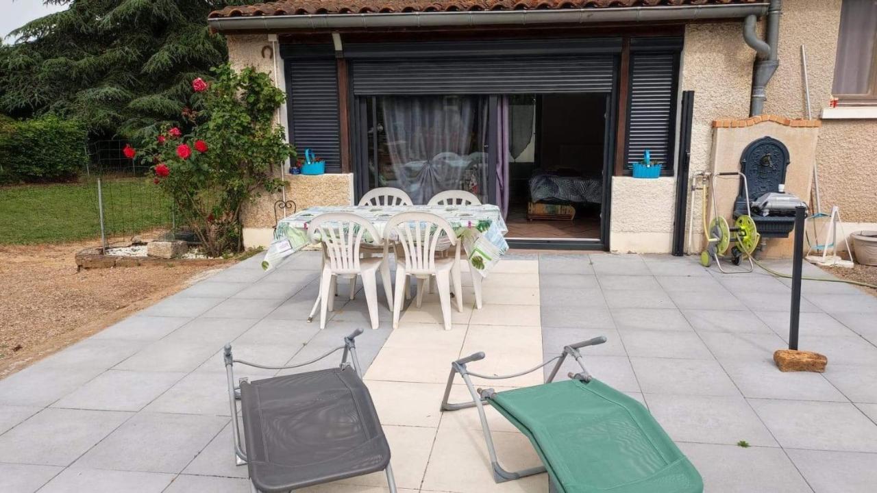 Studio Au Bord De L'Etang Laives Exterior foto